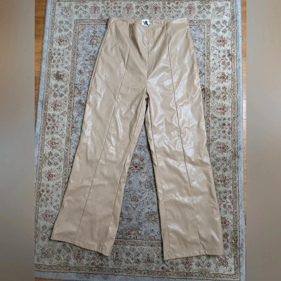 Moving Sale! 💘 GIA PANEL PU PANTS BEIGE - Picture 6 of 7